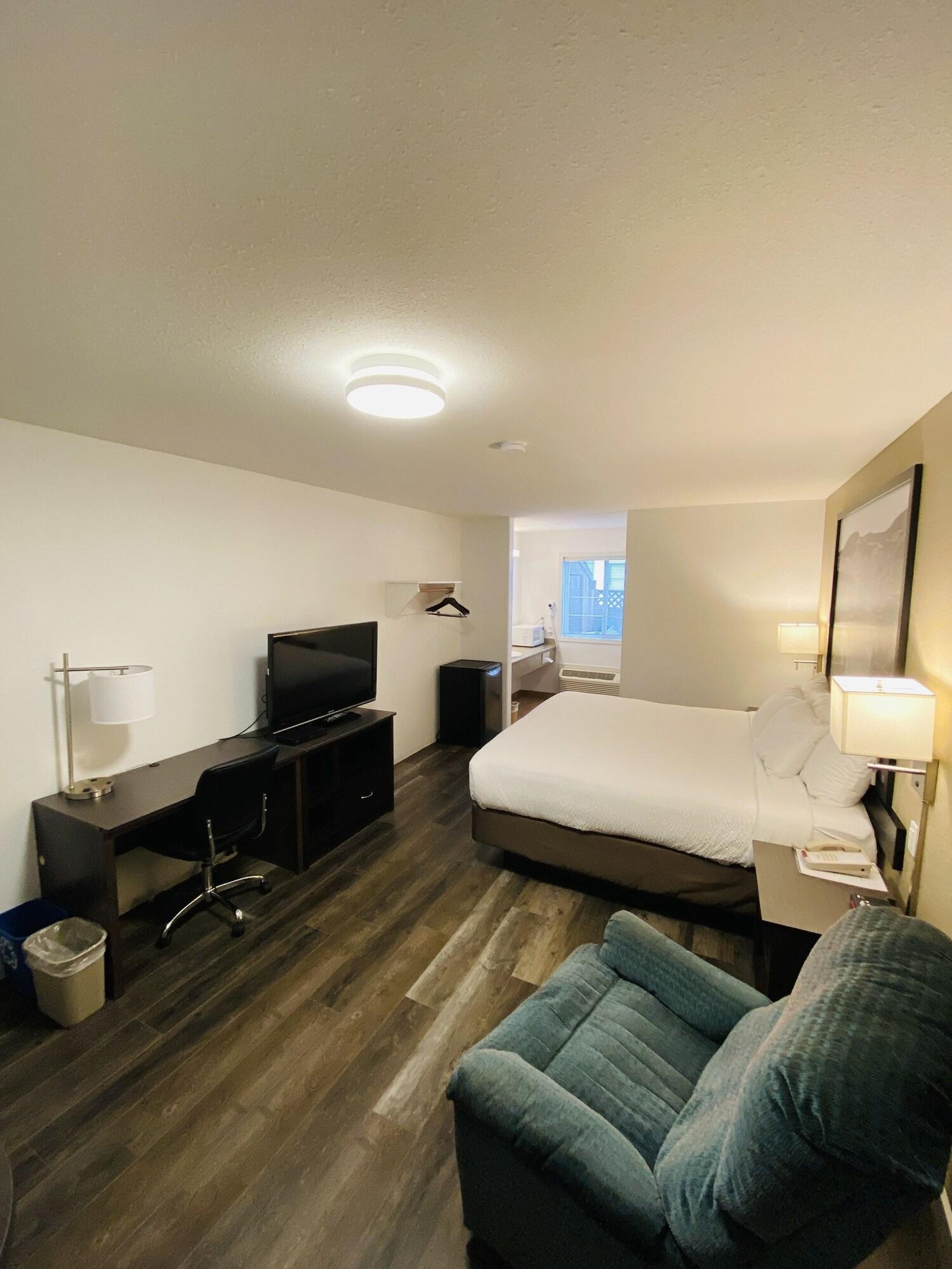 Super 8 By Wyndham 100 Mile House Hotell Eksteriør bilde