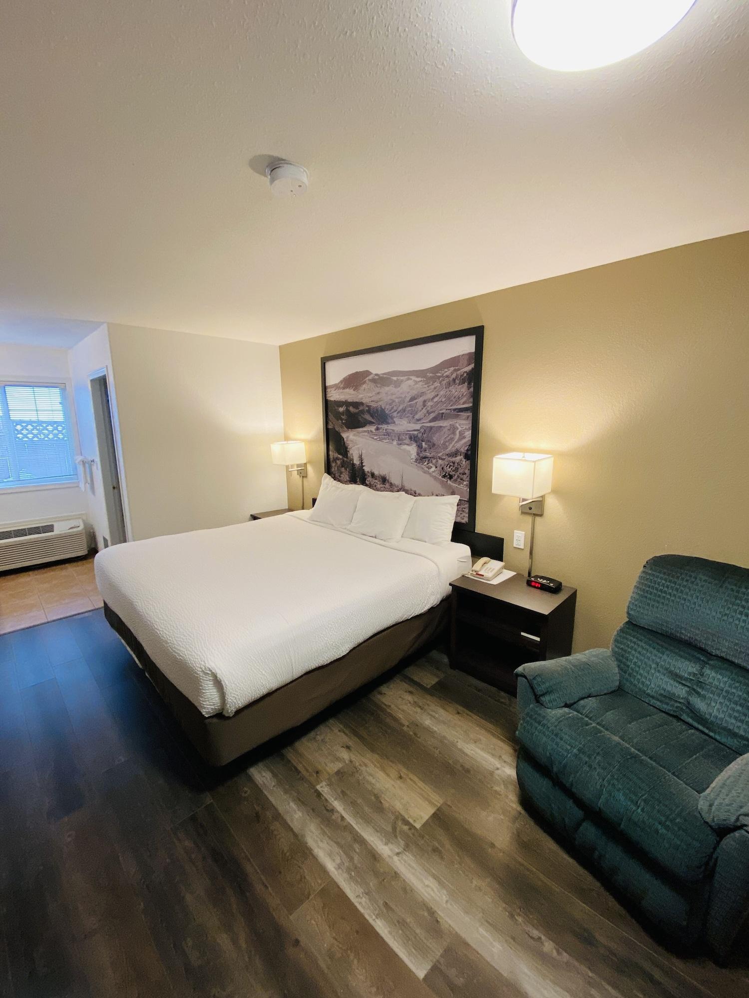 Super 8 By Wyndham 100 Mile House Hotell Eksteriør bilde