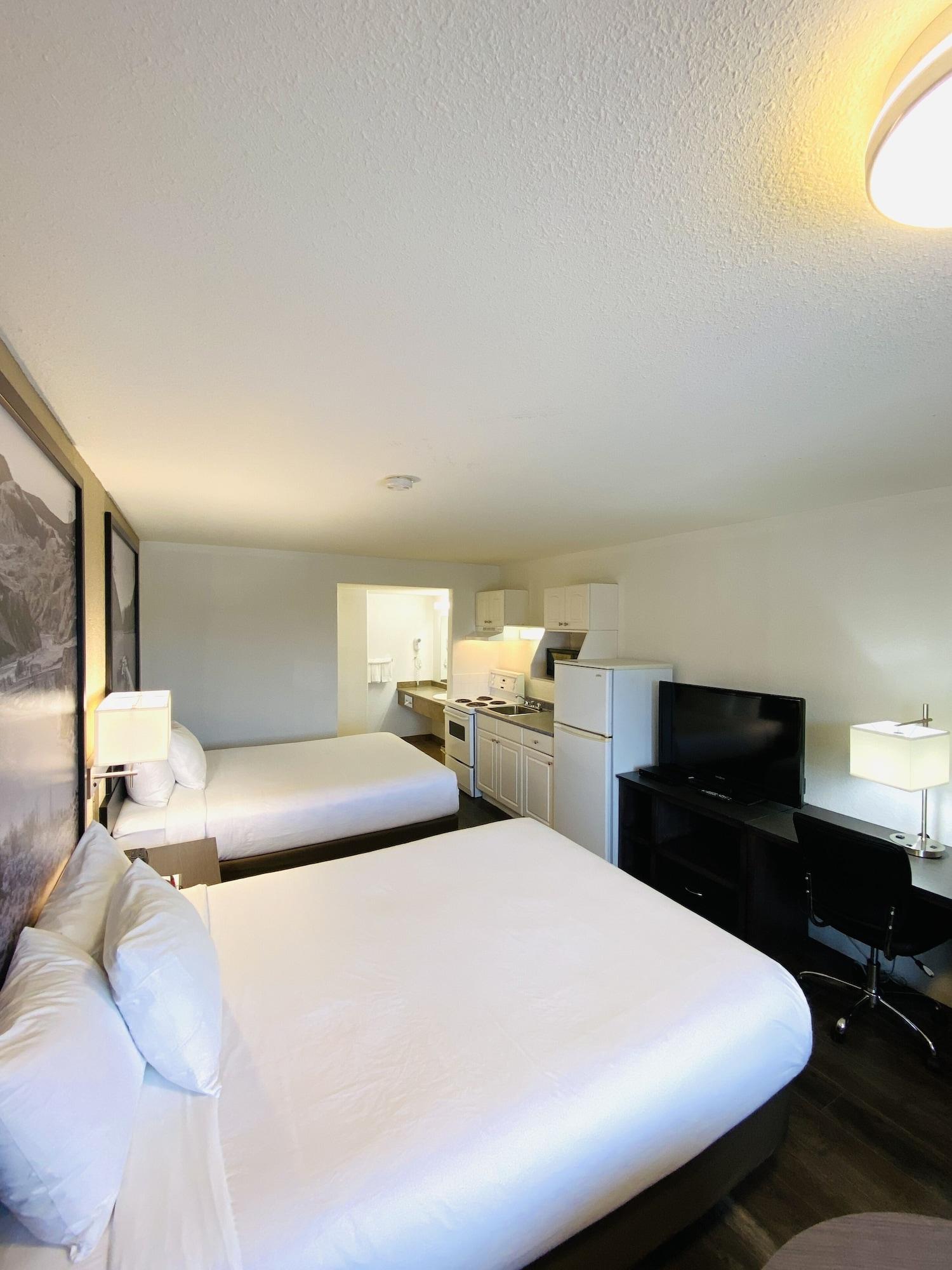 Super 8 By Wyndham 100 Mile House Hotell Eksteriør bilde
